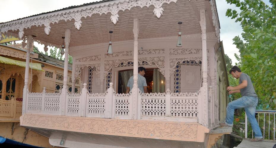 Appolo Eleven Houseboat, Srinagar 4